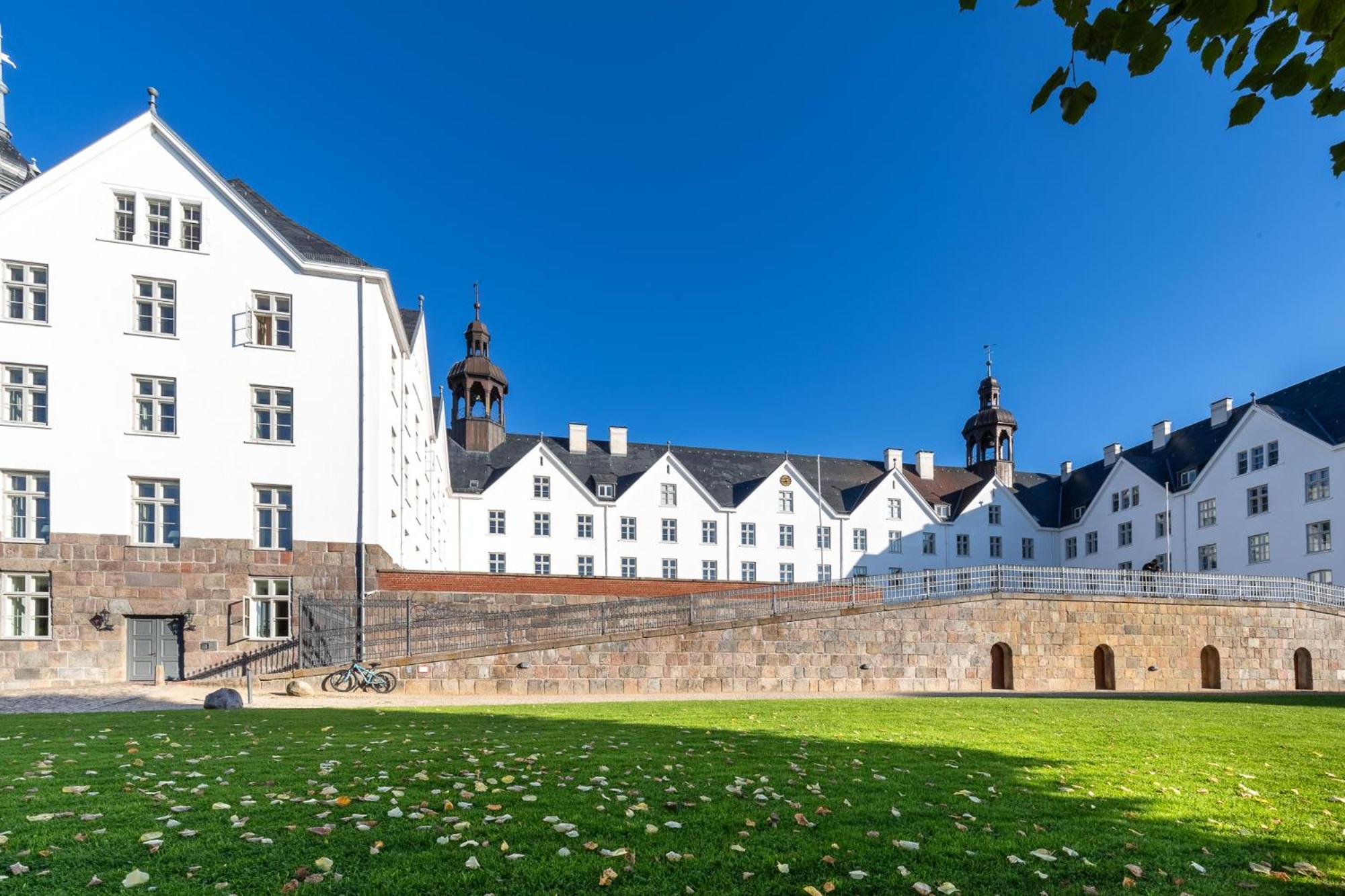 Mooi: Fantastisches Apartment Mit Seeblick Und Stil, Netflix Ploen Luaran gambar